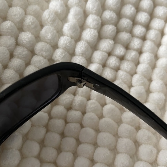 Jones New York. Sunglasses. - Picture 4 of 4